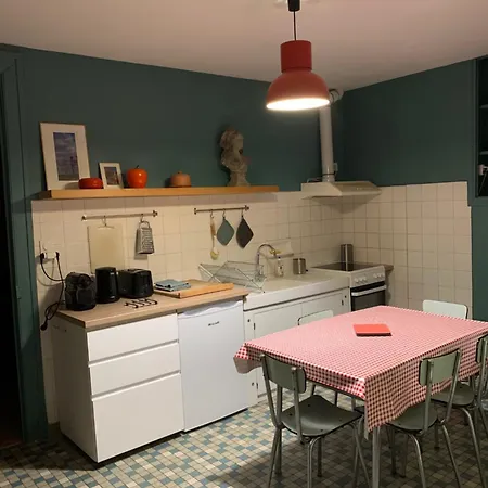 Sur Cour, Le Cerisier Apartment
