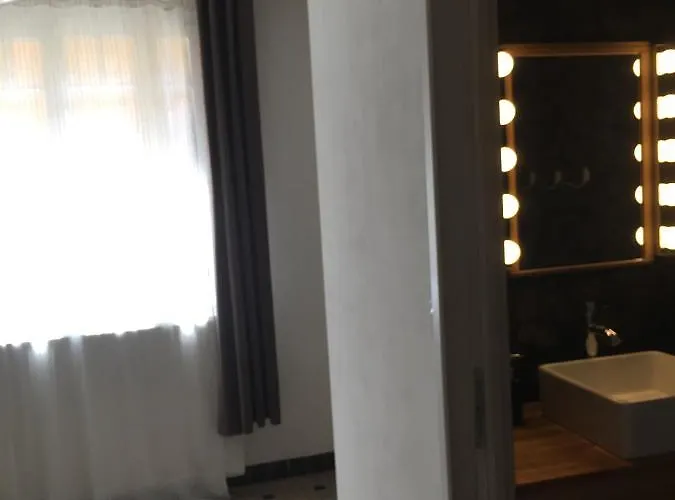 Sur Cour, Le Cerisier