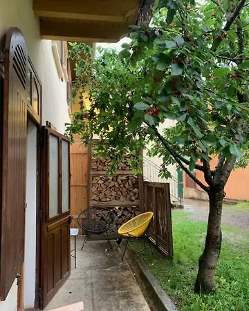 Sur Cour, Le Cerisier Апартаменты Баньер-де-Бигор